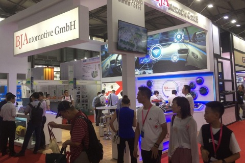 上海国际汽车轻量化技术成果展览会展会现场图片