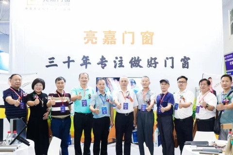 中部(武汉)整装家居及门窗展览会展会现场图片