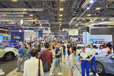新加坡车展展会现场图片