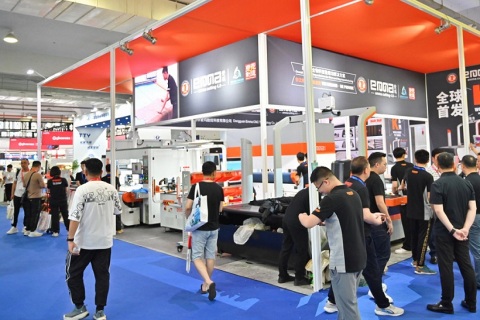 东莞国际服装皮革及鞋业供应链展览会展会现场图片