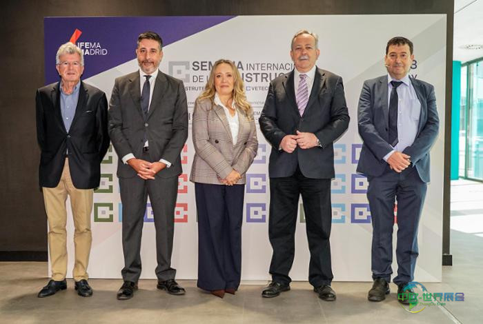 图片说明1：Juan Ramírez，FIMPA代表；Alberto Leal，国际建筑周总监；Alejandra Bonilla Leguizamón，哥伦比亚驻西班牙大使馆商务负责人；Luis Rodulfo，CEPCO主席；Pablo Martín，ASEFAVE主席。