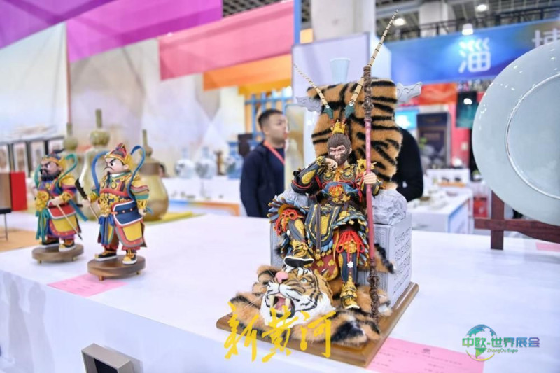 热度爆棚 淄博陶琉精品集体登场山东工艺美术博览会